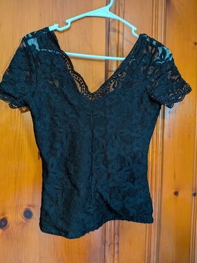 Black Lace V-Neck Short Sleeve Top